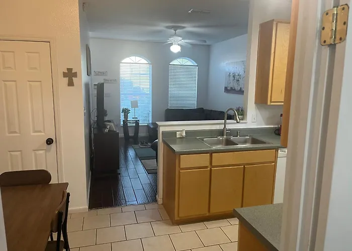 Apartment 3 Bed 3 Bath Townhome *