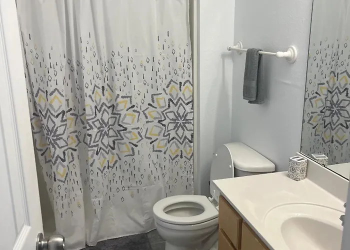 3 Bed 3 Bath Townhome Apartment *