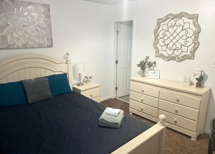 Apartment 3 Bed 3 Bath Townhome