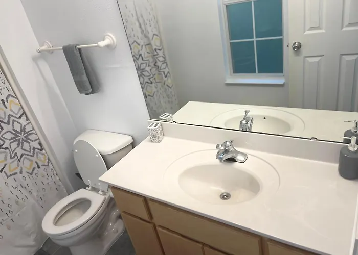3 Bed 3 Bath Townhome *