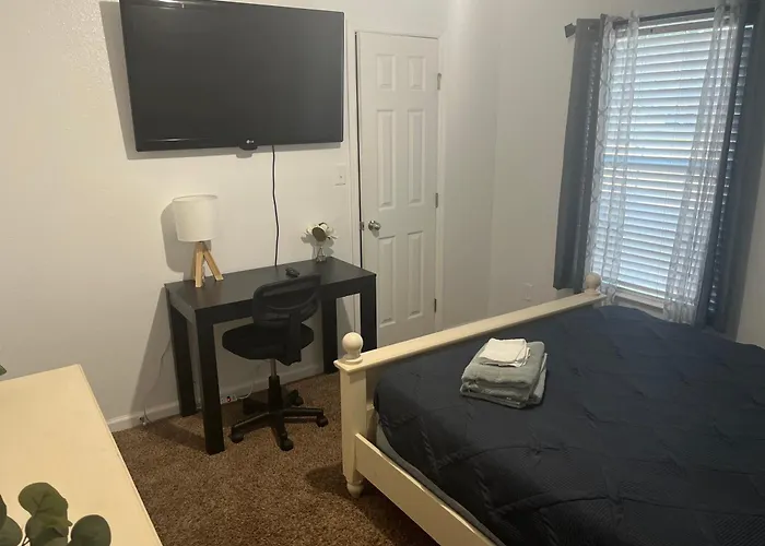 3 Bed 3 Bath Townhome *