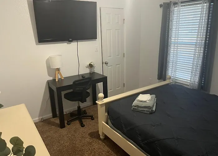 Apartment 3 Bed 3 Bath Townhome