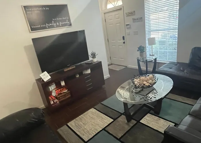 3 Bed 3 Bath Townhome *